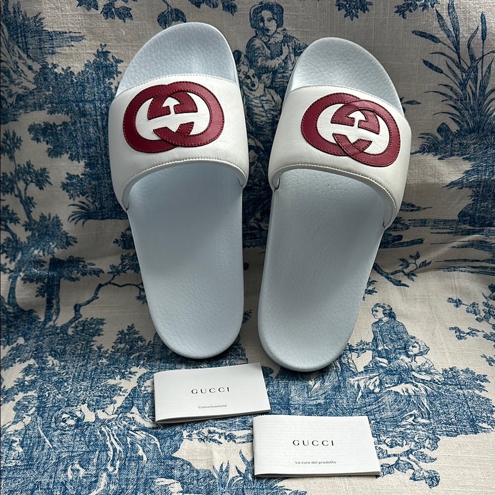 💯 Authentic Gucci White and Red Sandals with Iconic GG Logo Men’s Size 7